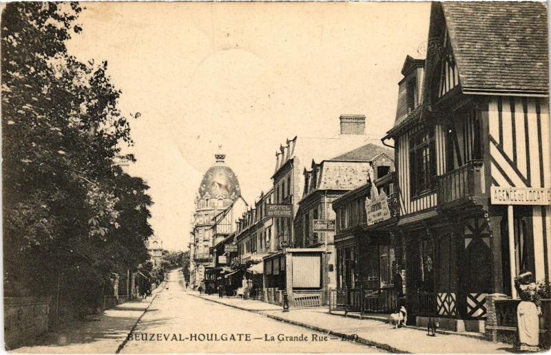Carte postale ancienne Beuzeval-Houlgate - La Grande Rue à Houlgate