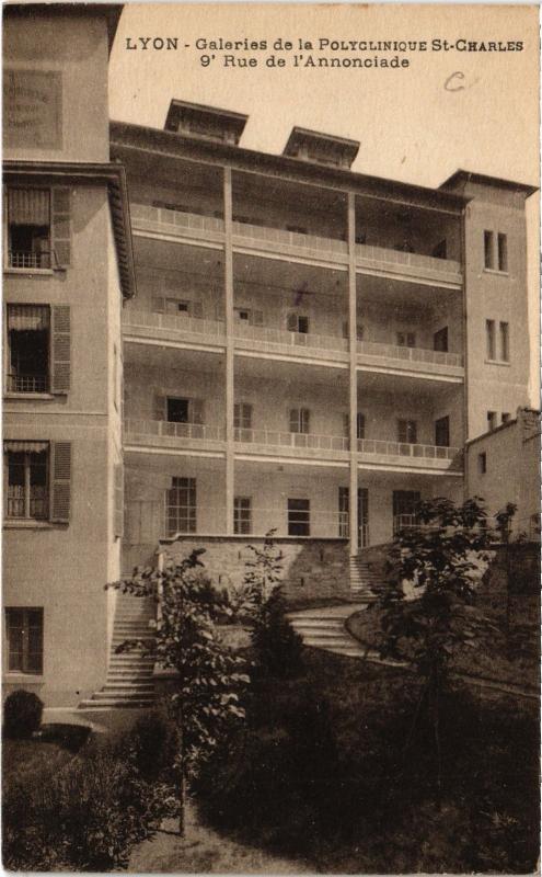 Carte postale ancienne Lyon - Galeries de la Polyclinique Saint-Charles à Lyon