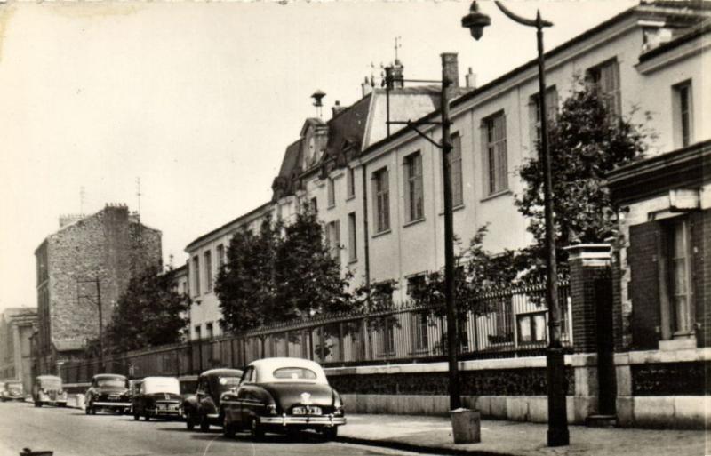 Carte postale ancienne Ivry Sur Seine-L'Ecole Jean Jacques Rousseau à Ivry-sur-Seine