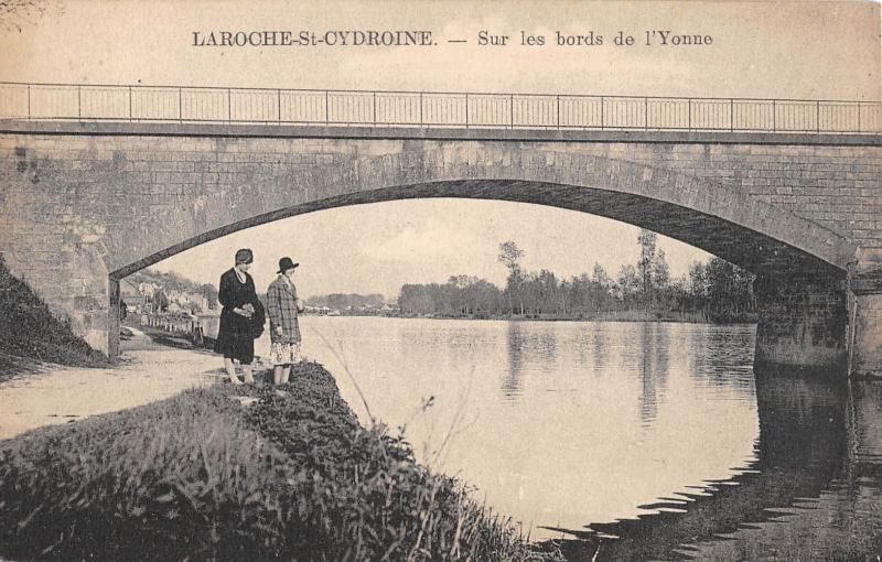 Carte postale ancienne Laroche Saint Cydroine - Sur Les Bords De L'Yonne à Laroche-Saint-Cydroine