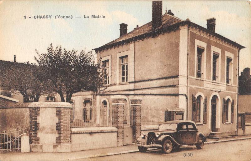 Carte postale ancienne Chassy - La Mairie à Chassy
