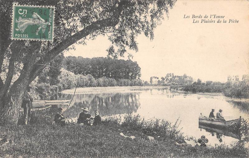 Carte postale ancienne Les Bords De L'Yonne - Les Plaisirs De La Peche