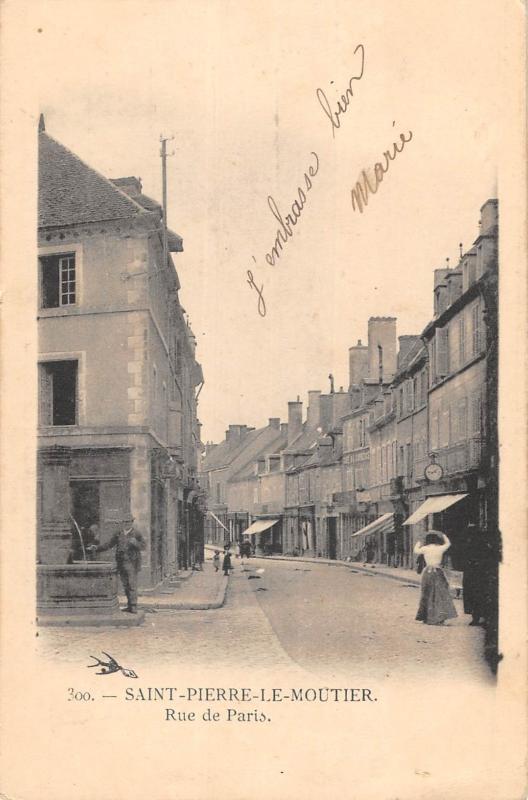 Carte postale ancienne Saint Pierre Le Moutier - Rue De Paris à Saint-Pierre-le-Moûtier