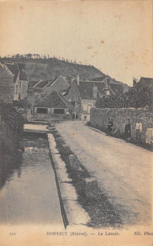 Carte postale ancienne Dornecy - Le Lavoir à Dornecy