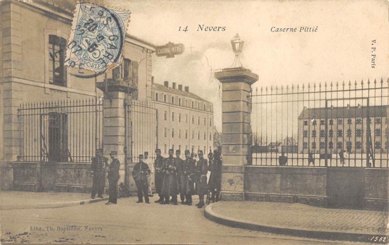 Carte postale ancienne Nevers - Caserne Pittie à Nevers