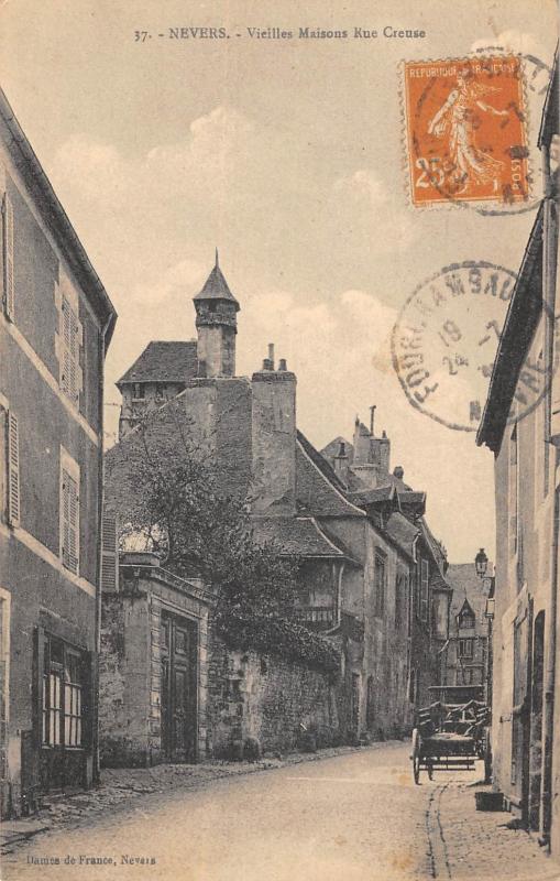 Carte postale ancienne Nevers - Vieille Maison Rue Creuse à Nevers