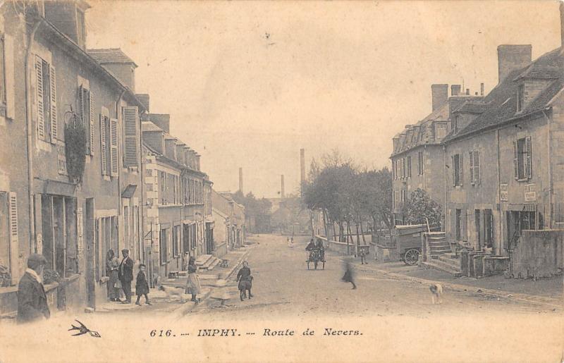 Carte postale ancienne Imphy - Route De Nevers à Imphy