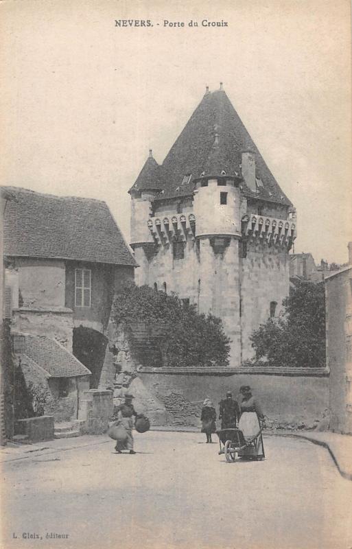 Carte postale ancienne Nevers - Porte Du Crouix à Nevers