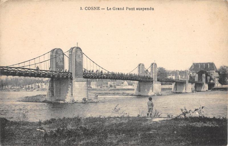 Carte postale ancienne Cosne - Le Grand Pont Suspendu