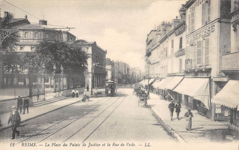 Carte postale ancienne Reims - La Place Du Palais De Justice Et Rue De Vesle à Reims