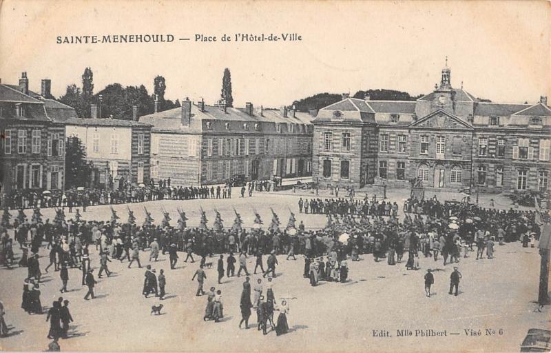 Carte postale ancienne Sainte Menehould - Place De L'Hotel De Ville à Sainte-Menehould