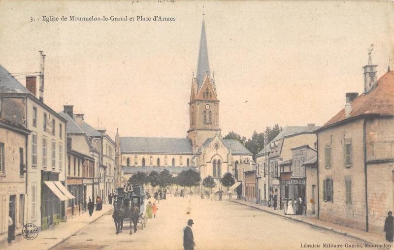 Carte postale ancienne Eglise De Mourmelon Le Grand Et Place D'Armes à Mourmelon-le-Grand