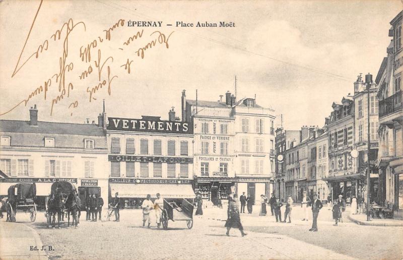 Carte postale ancienne Epernay - Place Auban Moet à Épernay
