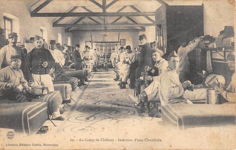 Carte postale ancienne Au Camp De Chalons - Interieur D'Une Chambree