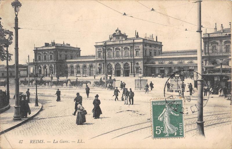 Carte postale ancienne Reims - La Gare à Reims