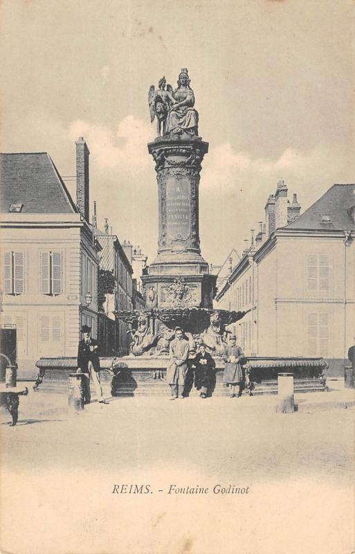 Carte postale ancienne Reims - Fontaine Godinot à Reims