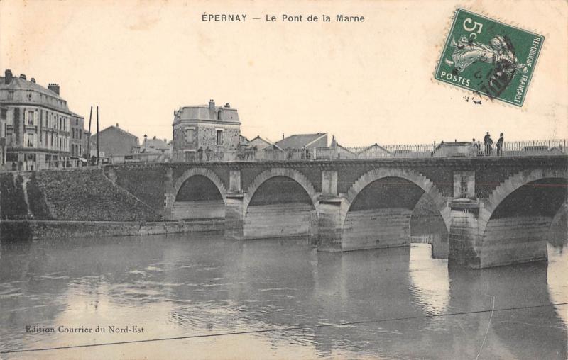 Carte postale ancienne Epernay - Le Pont De La Marne à Épernay