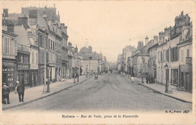 Carte postale ancienne Reims - Rue De Vesle - Prise De La Passerelle à Reims