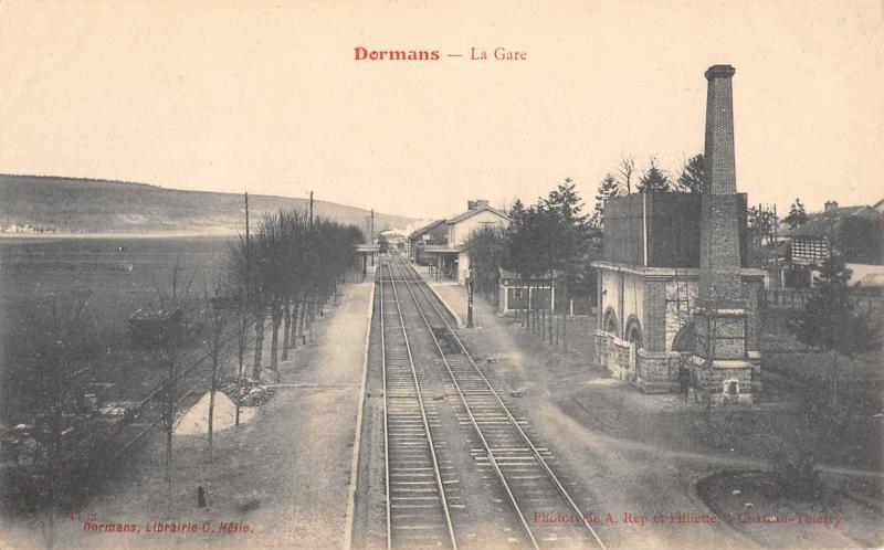 Carte postale ancienne Dormans - La Gare à Dormans