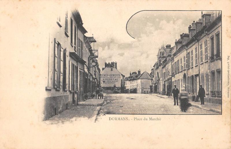 Carte postale ancienne Dormans - Place Du Marche à Dormans