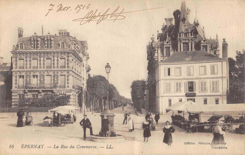 Carte postale ancienne Epernay - La Rue Du Commerce à Épernay