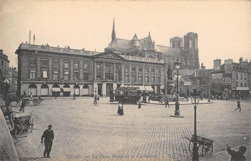 Carte postale ancienne Reims - La Place Royale Et La Cathedrale à Reims