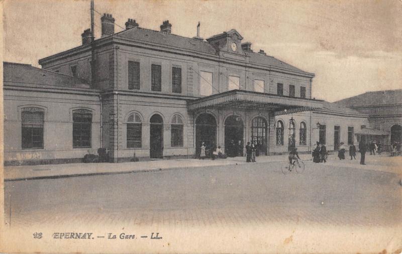Carte postale ancienne Epernay - La Gare à Épernay