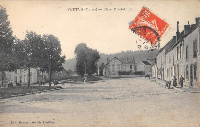 Carte postale ancienne Epernay - Le Quartier De Cavalerie - Vignobles De Pierry - Moussy Chavot à Épernay