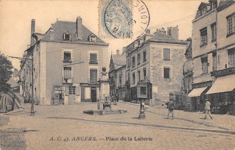 Carte postale ancienne Angers - Place De La Laiterie à Angers