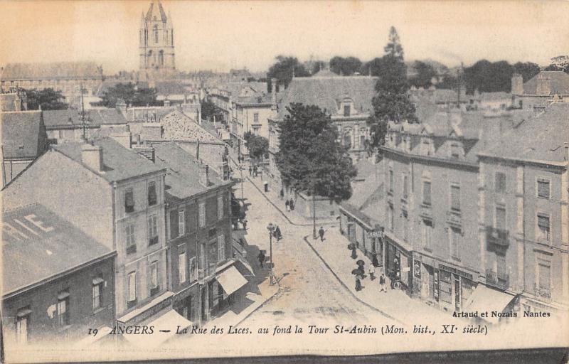 Carte postale ancienne Angers - La Rue Des Lices - Au Fond La Tour Saint Aubin à Angers