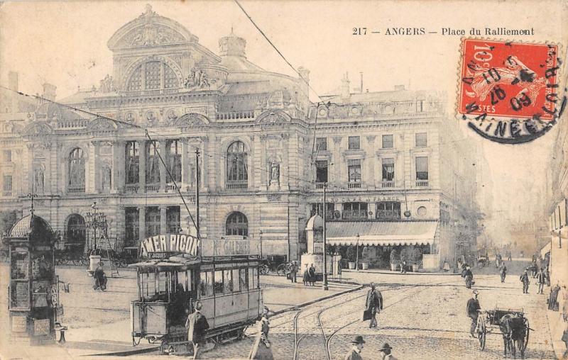 Carte postale ancienne Angers - Place Du Ralliement - Tramway à Angers