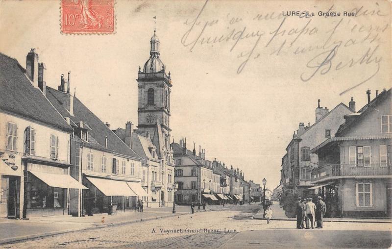 Carte postale ancienne Lure - La Grande Rue à Lure