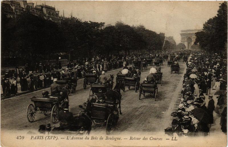 Carte postale ancienne L'Avenue du Bois de Boulogne - Retour des Courses à Paris 16e