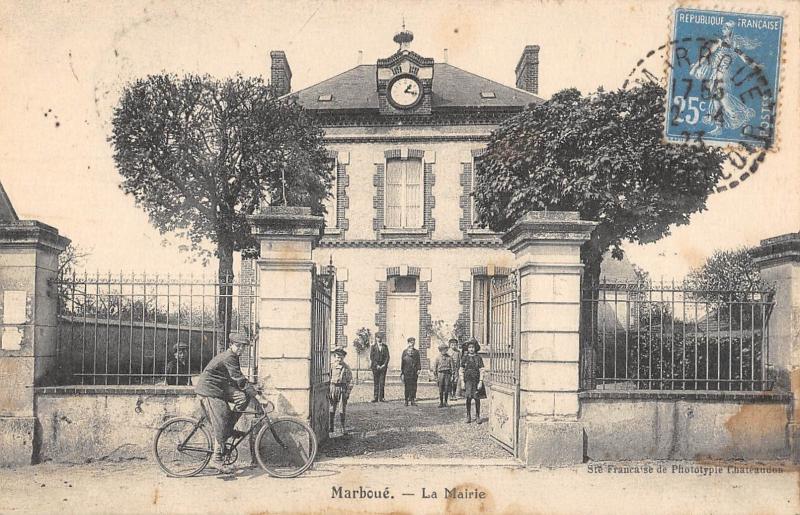 Carte postale ancienne Marboue - La Mairie à Marboué