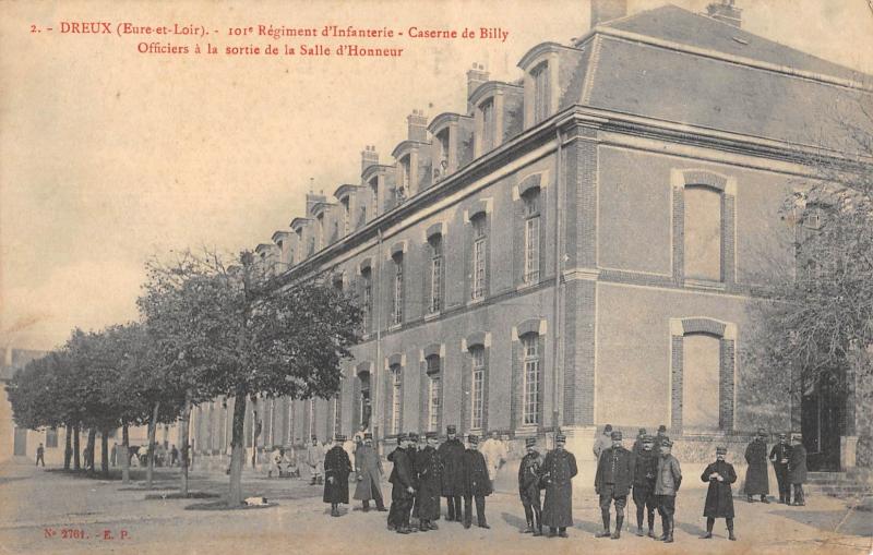 Carte postale ancienne Dreux - 101e Regiment D'Infanterie - Caserne De Billy - Officiers A La So à Dreux