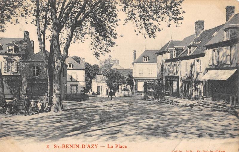 Carte postale ancienne Saint Benin D'Azy - La Place à Saint-Benin-d'Azy