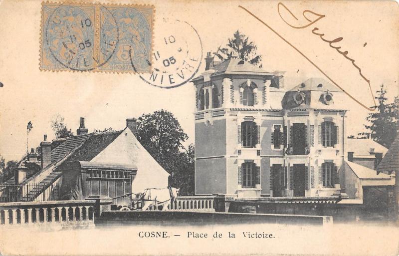 Carte postale ancienne Cosne - Place De La Victoire