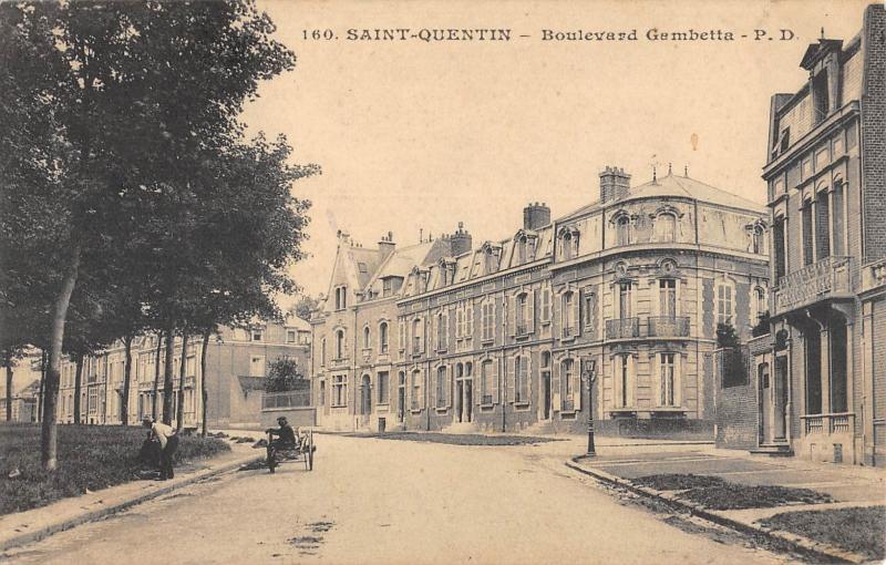 Carte postale ancienne Saint Quentin - Boulevard Gambetta à Saint-Quentin