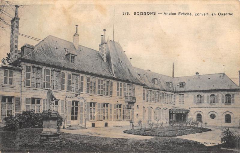 Carte postale ancienne Soissons - Ancien Eveche - Converti En Caserne à Soissons