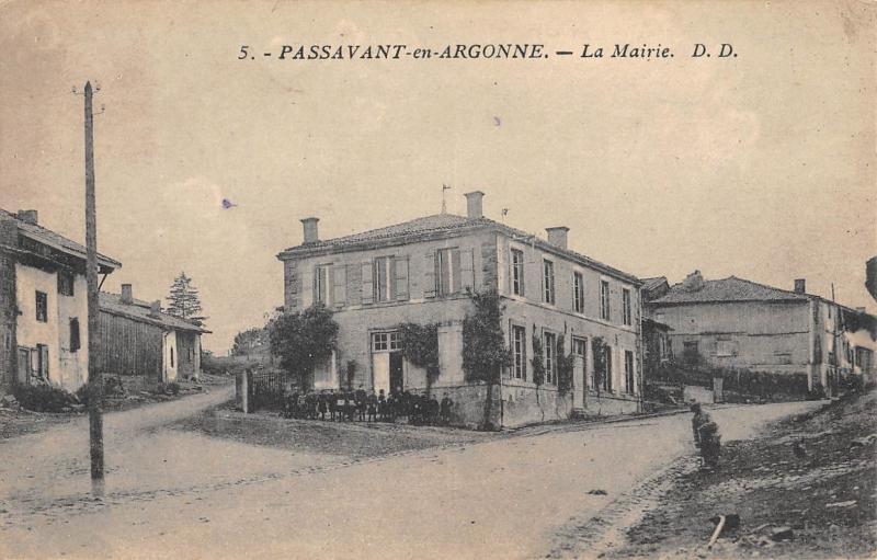 Carte postale ancienne Passavant En Argonne - La Mairie à Passavant-en-Argonne