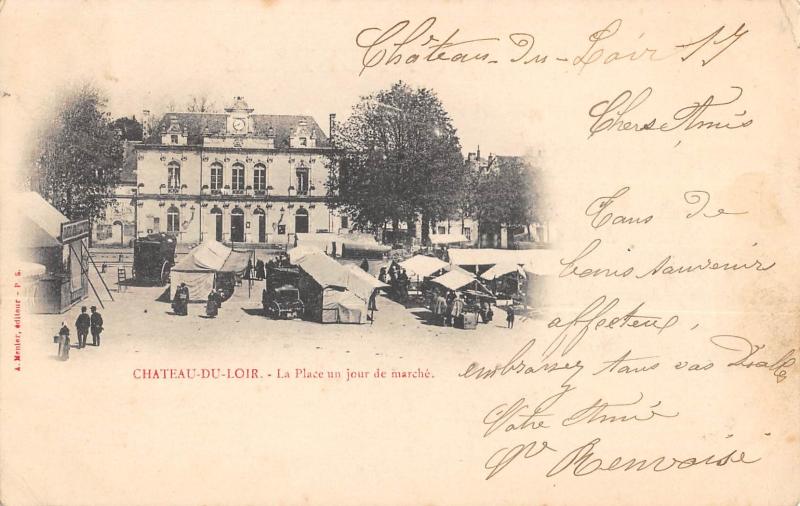 Carte postale ancienne Chateau Du Loir - La Place Un Jour De Marche