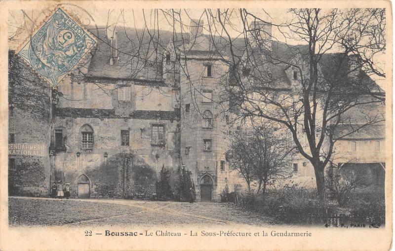 Carte postale ancienne Boussac - Le Chateau - La Sous Preecture Et La Gendarmerie à Boussac