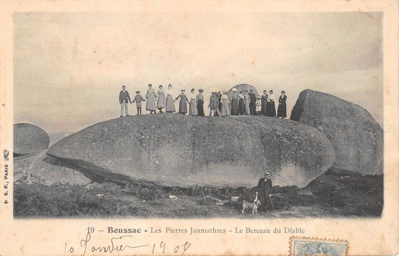 Carte postale ancienne Boussac - Les Pierres Jaumathres - Le Berceau Du Diable à Boussac