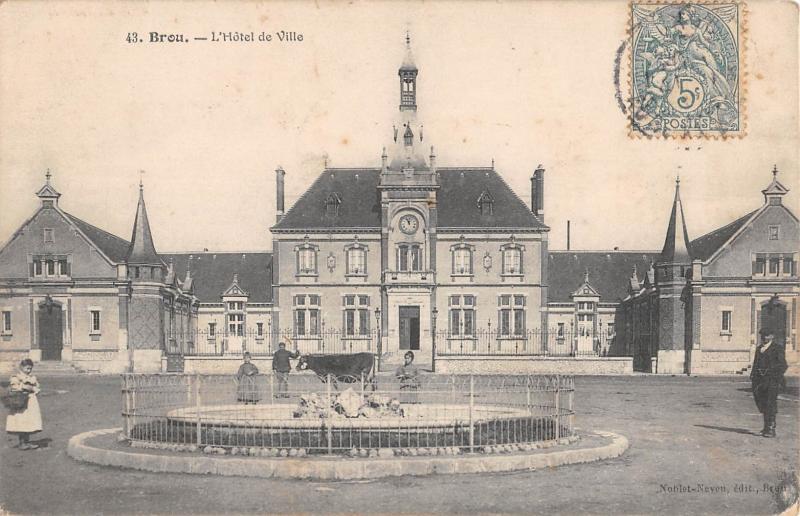 Carte postale ancienne Brou - Hotel De Ville à Brou