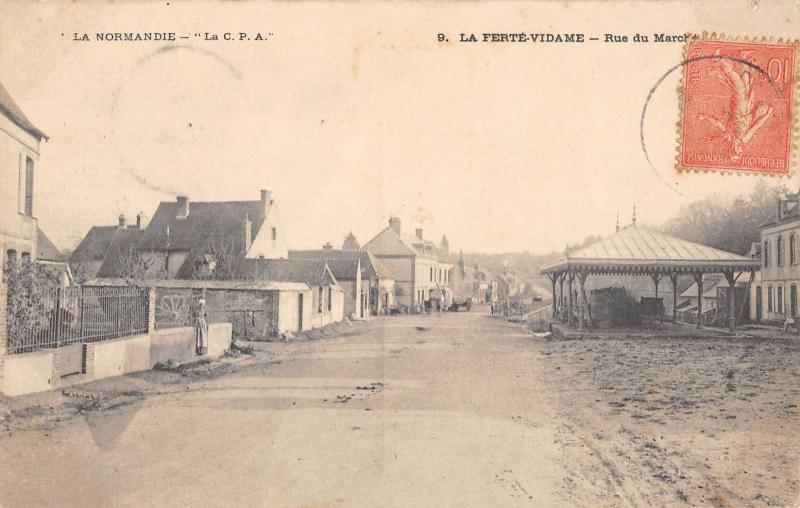 Carte postale ancienne La Ferte Vidame - Rue Du Marche