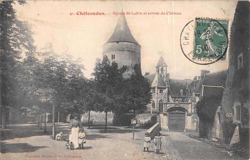 Carte postale ancienne Chateaudun - Square Saint Lubin Et Entree Du Chateau à Châteaudun