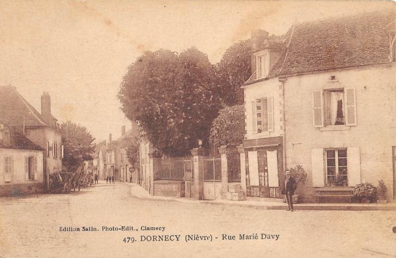 Carte postale ancienne Dornecy - Rue Marie Davy à Dornecy
