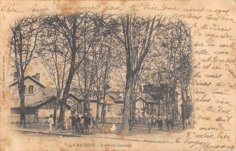 Carte postale ancienne La Machine - Ecole De Garcons à La Machine