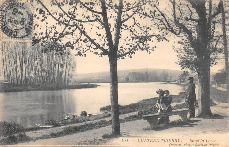 Carte postale ancienne Chateau Thierry - Sous La Levee à Château-Thierry