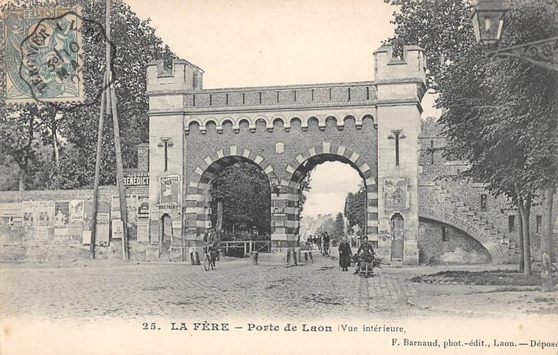 Carte postale ancienne La Fere - Porte De Laon à La Fère